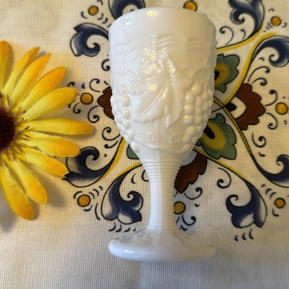 🍇 VINTAGE, Milk White Beautiful Grape Design Port Style Glasses w/ “G” insignia. - Picture 6 of 10